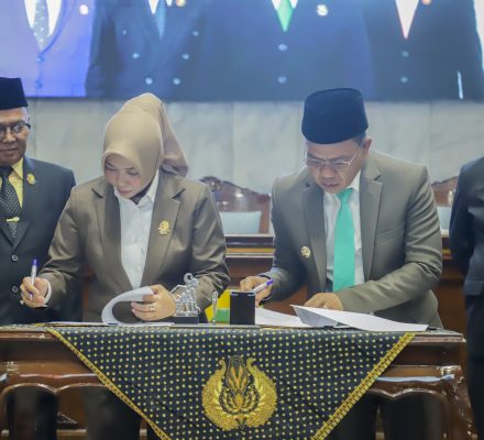 2 Raperda Tirtaraharja dan RAPBD Kab. Bandung Tahun 2025 D Setujui DPRD Kab Bandung.