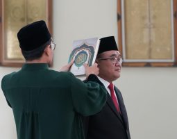 Bupati Bandung Lantik Kadisdik, Ini Pesan Dadang Supriatna