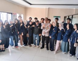 Buat postingan whatsapp Facebook Mahasiswa Unpad Sosialisasikan Wisata Berwawasan Lingkungan di Desa Warnasari