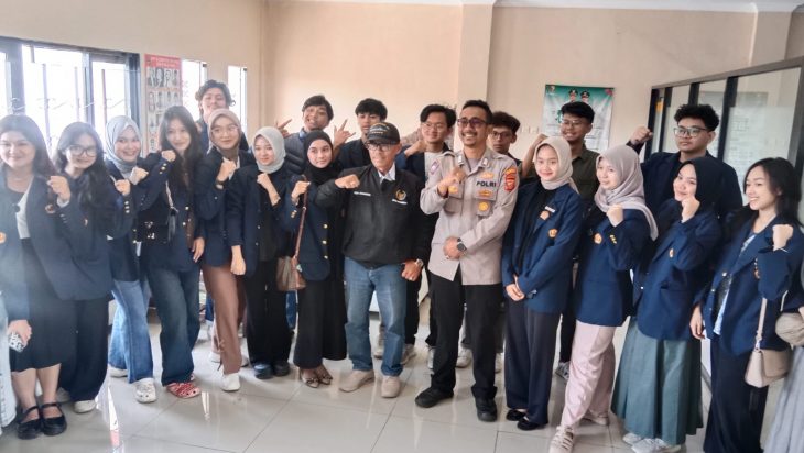 Buat postingan whatsapp Facebook Mahasiswa Unpad Sosialisasikan Wisata Berwawasan Lingkungan di Desa Warnasari
