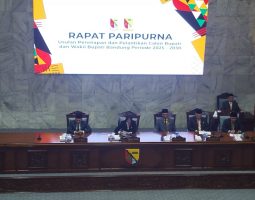 Rapat Paripurna DPRD Kab. Bandung. Jabatan Bupati /Wakil Bupati Bandung Periode 2021 - 2026 Resmi Berhenti.
