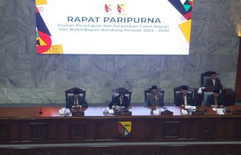 Rapat Paripurna DPRD Kab. Bandung. Jabatan Bupati /Wakil Bupati Bandung Periode 2021 - 2026 Resmi Berhenti.