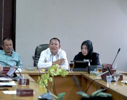 Para Guru Honorer Minta DPRD Kab. Bandung Memperjuangkan Statusnya Menjadi PPPK. 