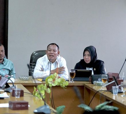 Para Guru Honorer Minta DPRD Kab. Bandung Memperjuangkan Statusnya Menjadi PPPK. 