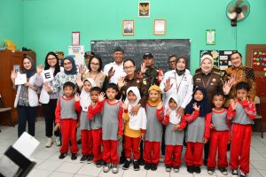 KEJATI JABAR ADAKAN PEMERIKSAAN MATA DAN GIGI GRATIS DI SDN BOJONG ASIH 02 KAB BANDUNG.