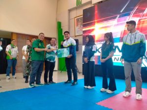 Bupati Bandung Berikan 'Kadeudeuh' Sebesar Rp 6,5 Miliar Bagi Para Peraih Medali PON