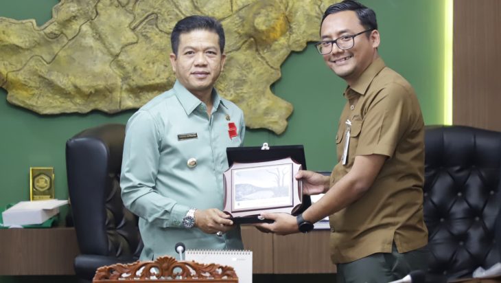 Kejar Target PAD dan Jaga Hutan, Pemkab Bandung Teken Kerjasama dengan PT Palawi Risorsis.  