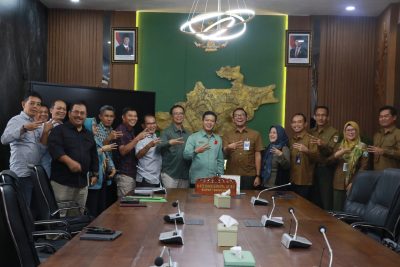 Kejar Target PAD dan Jaga Hutan, Pemkab Bandung Teken Kerjasama dengan PT Palawi Risorsis.  