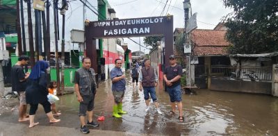 Banjir Lumpuhkan Sekolah di Kabupaten Bandung. 40 SD dan 4 SMP Terendam, Ribuan Siswa Terpaksa Belajar Daring