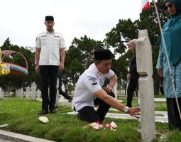 Sambut Hari Jadi ke-384, Bupati Dadang Supriatna Ziarah ke Makam Para Mantan Bupati Bandung