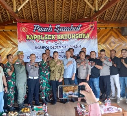 PISAH SAMBUT KAPOLSEK KADUNGORA KOMPOL DEDEN SARIPIN S.H KEPADA KOMPOL ALIT KADARUSMAN S.PD.M.SI