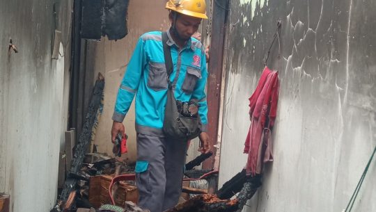 Si Jago Merah Ludeskan Satu Unit Rumah Di Nanjung Kampung Jati Polsek Margaasih Olah TKP