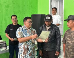 Kepala Kantor Agraria Kab. Bandung Serahkan Sertipikat dari Program PTS kepada masyarakat 4 Desa di Ciparay