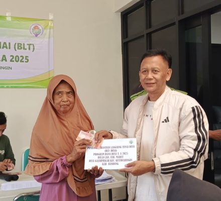 Pemdes Gajahmekar Berikan BLT DD Sebanyak 45 KPM