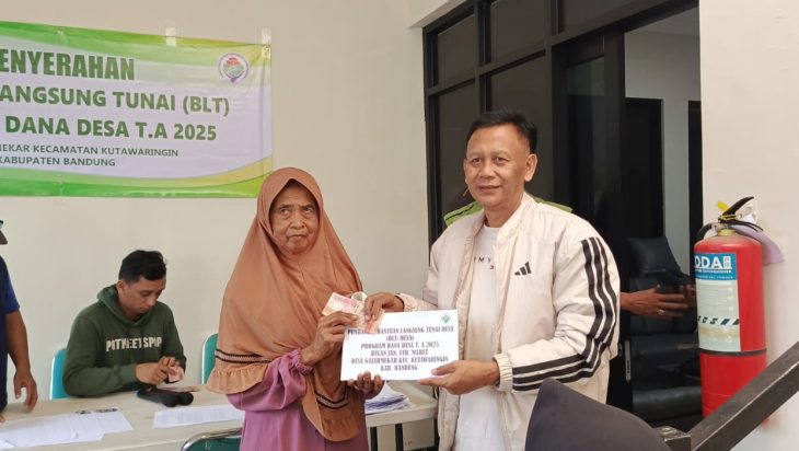 Pemdes Gajahmekar Berikan BLT DD Sebanyak 45 KPM