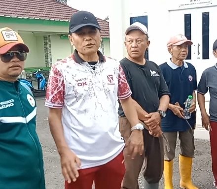 Haji Odang Kusnadi dan Filosofi "Jum'Sih": Kebersihan, Iman, dan Gotong Royong di Desa Margamukti yang Sauyunan