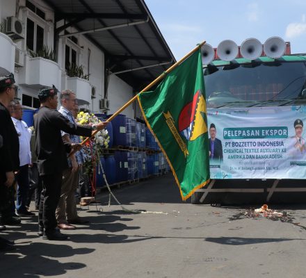 Bupati Bandung Lepas Ekspor Produk Kimia Tekstil PT. Bozzetto Indonesia Tujuan Amerika dan Bangladesh 