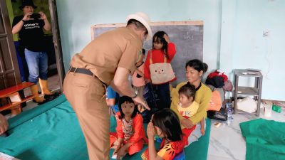 Bupati Dadang Supriatna Tinjau Lokasi Bencana Longsor di Desa Nagreg Kendan Kabupaten Bandung