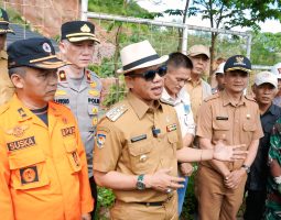Bupati Dadang Supriatna Tinjau Lokasi Bencana Longsor di Desa Nagreg Kendan Kabupaten Bandung 