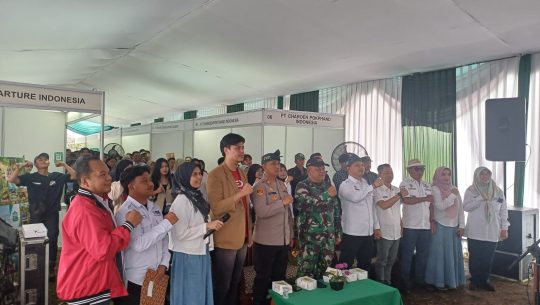 Sukses! Spirit Bedas Job Fair dan Talkshow Inspiratif Gebyar Pangalengan Motekar 2025 di Desa Pulosari. Acara Fresh Graduate