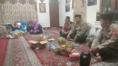 Kapolsek Margaasih Kompol Bony Yuniar.,AA.,S.Ip.MH. Respon Warga Dalam Jum'at Curhat Di PP Darul Ma'arif
