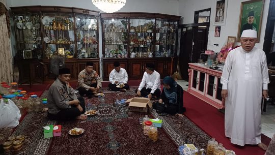 Kapolsek Margaasih Kompol Bony Yuniar.,AA.,S.Ip.MH. Respon Warga Dalam Jum'at Curhat Di PP Darul Ma'arif