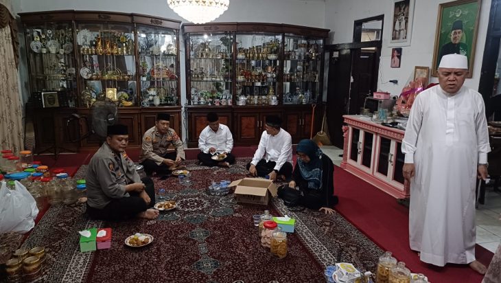 Kapolsek Margaasih Kompol Bony Yuniar.,AA.,S.Ip.MH. Respon Warga Dalam Jum'at Curhat Di PP Darul Ma'arif