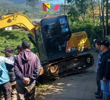 Pemerintah kecamatan Pangalengan Tutup TPS Liar di Desa Sukaluyu. Komitmen Jaga Kebersihan Lingkungan
