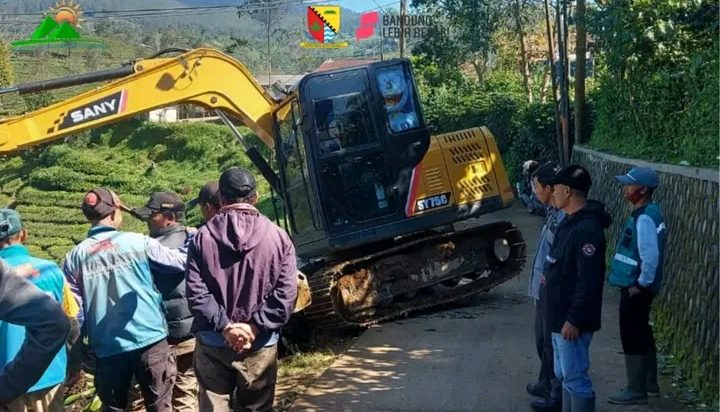 Pemerintah kecamatan Pangalengan Tutup TPS Liar di Desa Sukaluyu. Komitmen Jaga Kebersihan Lingkungan