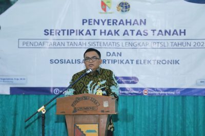 Ratusan Sertipikat PTSL Diserhkan Kepada Warga Coparay, Begini Amanat Bupati Bandung