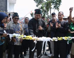 Bupati Bandung Dadang Supriatna Resmikan Pembangunan Jalan Desa Bumiwangi