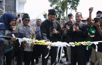 Bupati Bandung Dadang Supriatna Resmikan Pembangunan Jalan Desa Bumiwangi