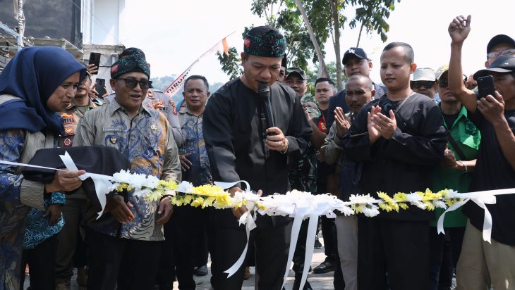 Bupati Bandung Dadang Supriatna Resmikan Pembangunan Jalan Desa Bumiwangi