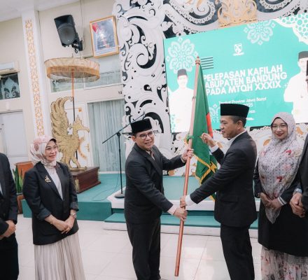 Lepas 157 Kafilah MTQH 39 Jabar, Bupati Kang DS Optimis Kabupaten Bandung Juara Umum.