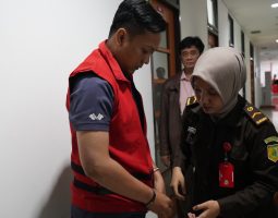 TINDAK PIDANA KORUPSI PENYIMPANGAN PEMBERIAN KUR BRI CABANG CIAMIS, KEJATI JABAR LAKUKAN PENAHANAN TERHADAP SATU ORANG TERSANGKA