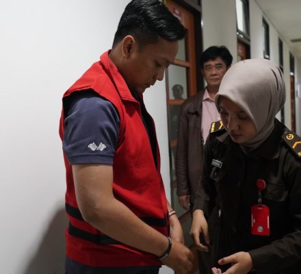 TINDAK PIDANA KORUPSI PENYIMPANGAN PEMBERIAN KUR BRI CABANG CIAMIS, KEJATI JABAR LAKUKAN PENAHANAN TERHADAP SATU ORANG TERSANGKA