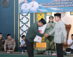Setiap Peringati Tahun Baru Islam Bupati Bandung Dadang Supriatna Selalu Shodaqoh Kain Kafan
