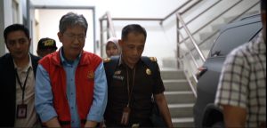 KEJATI JABAR LAKUKAN PENETAPAN DAN PENAHANAN TERHADAP 3 ORANG TERSANGKA DALAM PERKARA DUGAAN TINDAK PIDANA KORUPSI PENYIMPANGAN PENYALURAN KREDIT PADA BPR-KRI