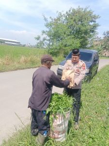 Bakti Sosial Jum'at Berkah di HUT Bayangkara Ke 79 Bersama Kapolsek Margaasih Kompol Bony Yuniar., AA., S.Ip., MH.