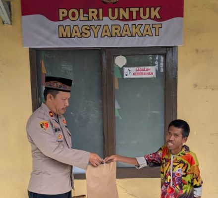 Bakti Sosial Jum'at Berkah di HUT Bayangkara Ke 79 Bersama Kapolsek Margaasih Kompol Bony Yuniar., AA., S.Ip., MH.