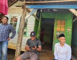 Ketua Fraksi PKB Tarya Witarsa Tinjau Rumah Warga yang Bakal Diperbaik