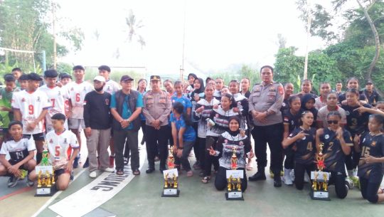 Kolaborasi Kapolsek Margaasih Polres Cimahi Dengan Putra Nanjung Selenggarakan Turnamen Bola Voli