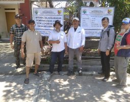 Pemerintah Desa Mekarrahayu Melaksanakan Pembangunan Hotmix Jalan Kab. Bandung