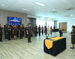 Kajati Katarina Endang Sarwestri, S.H.,MH melakukan Pengambilan sumpah jabatan dan pelantikan Wakil Kepala Kejaksaan Tinggi Jawa Barat