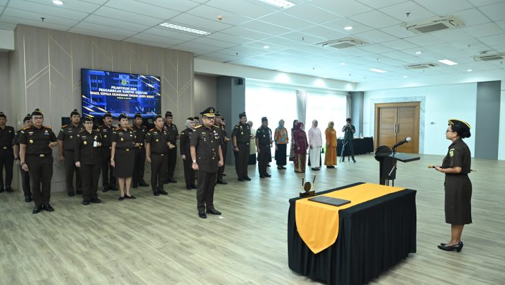 Kajati Katarina Endang Sarwestri, S.H.,MH melakukan Pengambilan sumpah jabatan dan pelantikan Wakil Kepala Kejaksaan Tinggi Jawa Barat