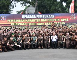 KEJATI JABAR LAKSANAKAN UPACARA PEMBUKAAN PEMBINAAN KARAKTER DAN DISIPLIN CPNS TA 2025