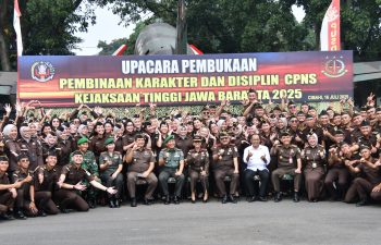 KEJATI JABAR LAKSANAKAN UPACARA PEMBUKAAN PEMBINAAN KARAKTER DAN DISIPLIN CPNS TA 2025