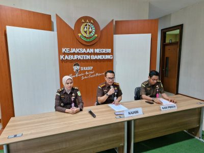 Kejari Kabupaten Bandung Tahan Tiga Tersangka Dugaan Korupsi Pengadaan Caravan Covid-19 di KBB