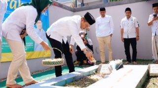 Rangkaian Hari Jadi PKB ke-27, Kang DS dan Para Anggota Fraksi PKB Ziarah ke Makam Tokoh dan Pendiri PKB Kabupaten Bandung