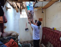 Bedah Rumah PKB Peduli, Hilman Faroq Bersama Warga Lakukan Bedah Rumah Warga di Cileunyi.